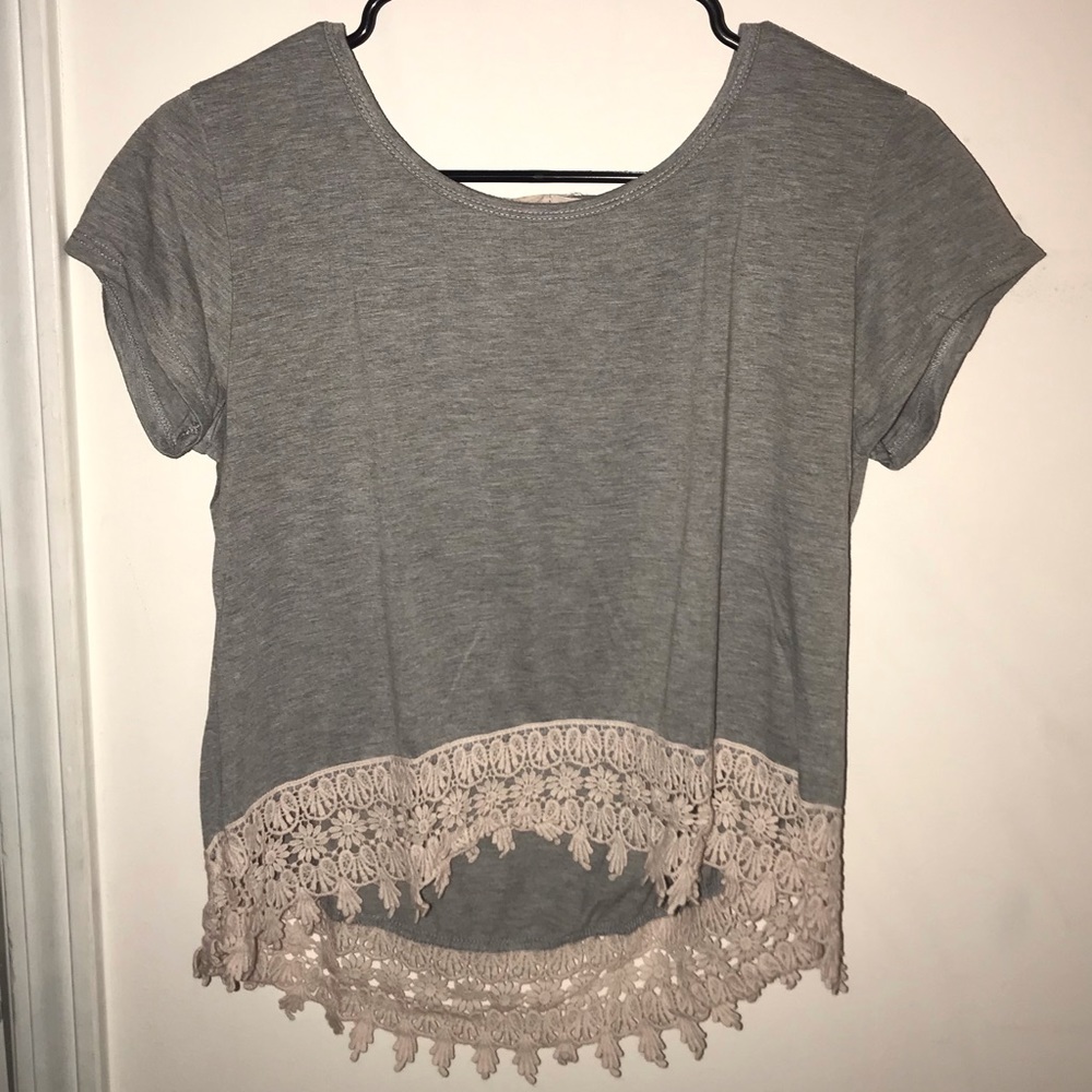 Basic grey t-shirt.